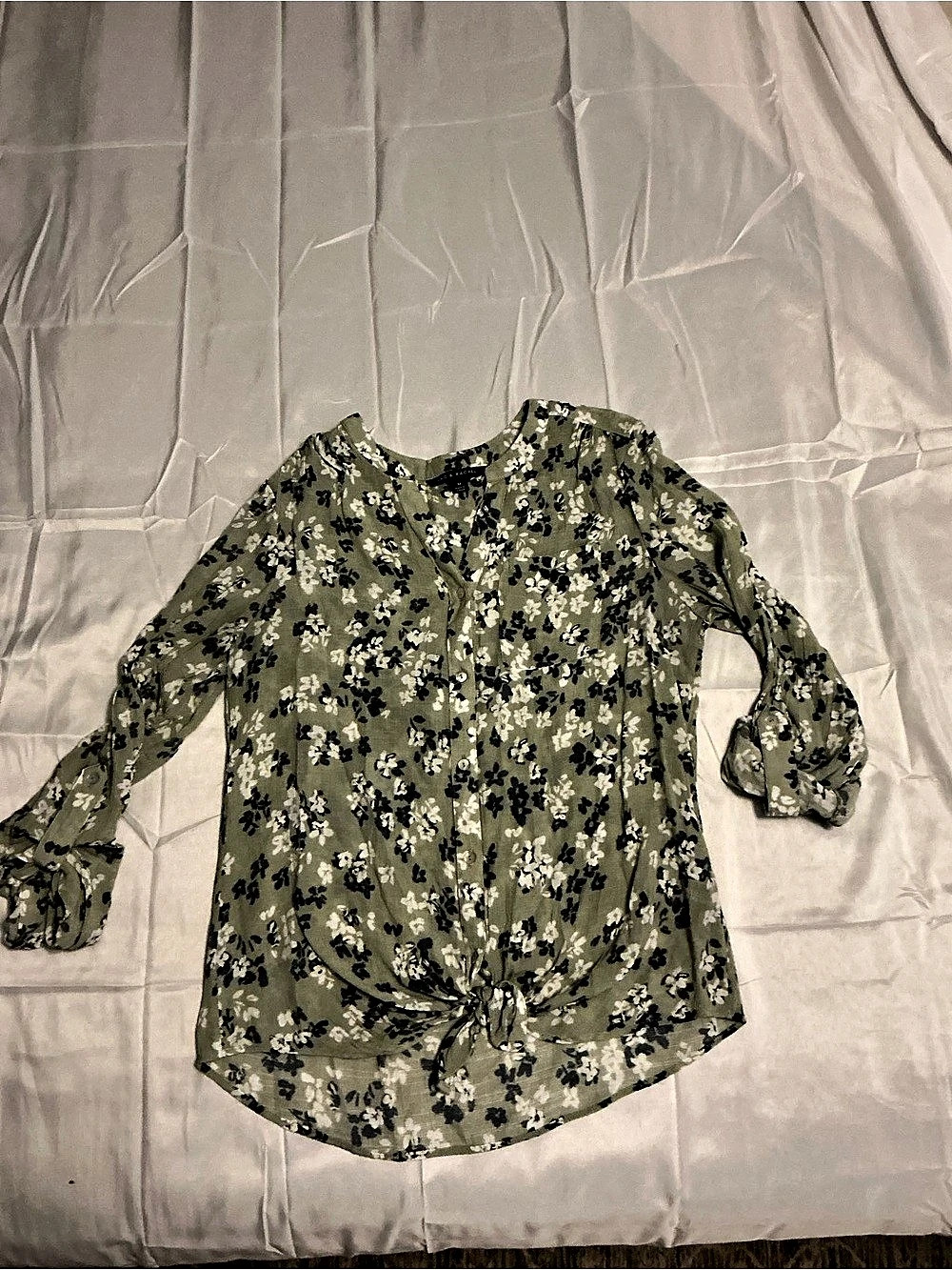 Zac & Rachel Roll Tab Sleeve Tie Front Floral Blouse Green & White Medium